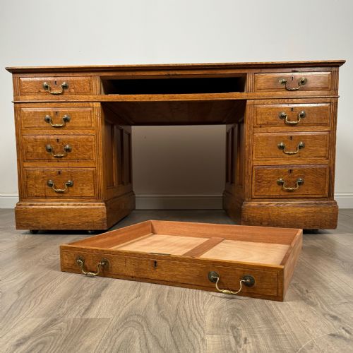 ANTIQUE 19TH CENTURY GOLDEN OAK PEDESTAL DESK OF THE FINEST QUALITY - ADDITIONAL PHOTO 9