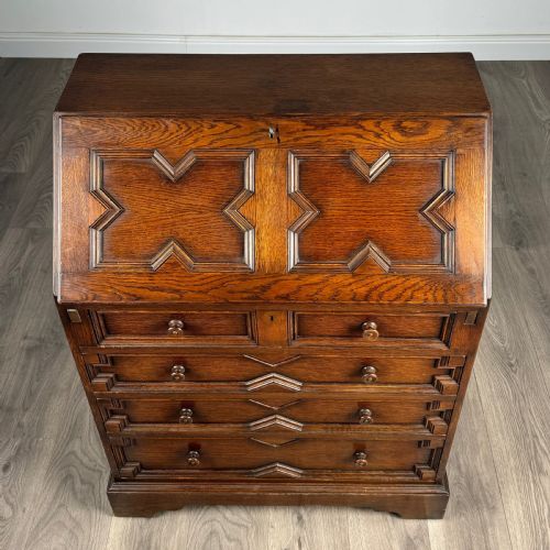 ANTIQUE 20TH CENTURY JACOBEAN STYLE BUREAU IN OAK - ADDITIONAL PHOTO 9