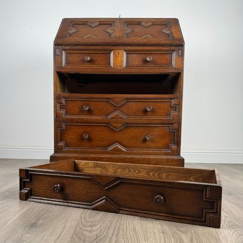 ANTIQUE 20TH CENTURY JACOBEAN STYLE BUREAU IN OAK - ADDITIONAL PHOTO 11