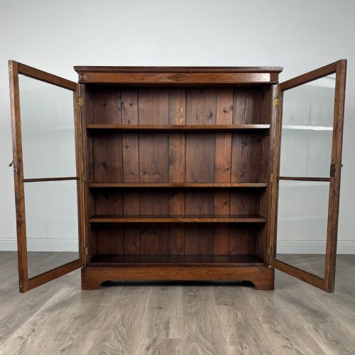 ANTIQUE 20TH CENTURY DISPLAY CABINET IN OAK - ADDITIONAL PHOTO 1