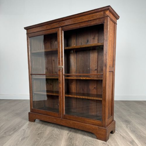 ANTIQUE 20TH CENTURY DISPLAY CABINET IN OAK - ADDITIONAL PHOTO 2