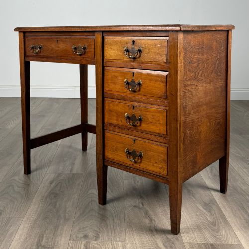 ANTIQUE 20TH CENTURY SINGLE PEDESTAL DESK IN OAK - ADDITIONAL PHOTO 1
