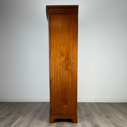 ANTIQUE 20TH CENTURY BOW FRONTED WARDROBE IN MAHOGANY - ADDITIONAL PHOTO 3