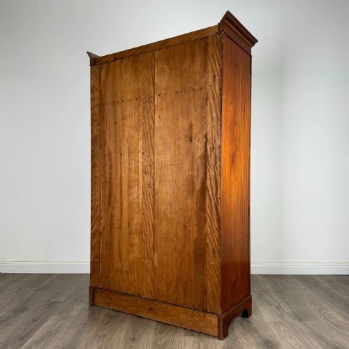 ANTIQUE 20TH CENTURY BOW FRONTED WARDROBE IN MAHOGANY - ADDITIONAL PHOTO 6