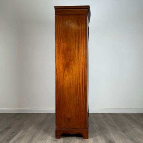 ANTIQUE 20TH CENTURY BOW FRONTED WARDROBE IN MAHOGANY - ADDITIONAL PHOTO 7