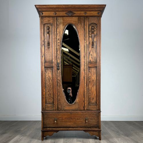 antique 20th century good quality wardrobe in oak - CATEGORY: ANTIQUE CUPBOARDS - DATED EDWARDIAN