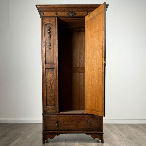 ANTIQUE 20TH CENTURY GOOD QUALITY WARDROBE IN OAK - ADDITIONAL PHOTO 1