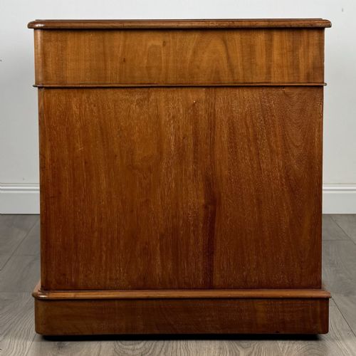 ANTIQUE 19TH CENTURY PEDESTAL DESK OF FINE QUALITY IN MAHOGANY - ADDITIONAL PHOTO 2