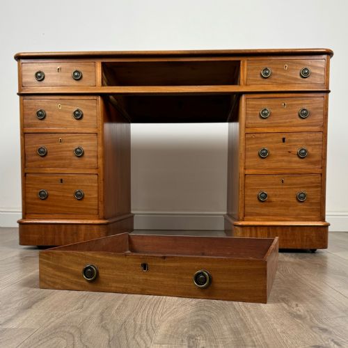 ANTIQUE 19TH CENTURY PEDESTAL DESK OF FINE QUALITY IN MAHOGANY - ADDITIONAL PHOTO 9