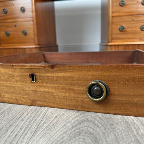 ANTIQUE 19TH CENTURY PEDESTAL DESK OF FINE QUALITY IN MAHOGANY - ADDITIONAL PHOTO 10