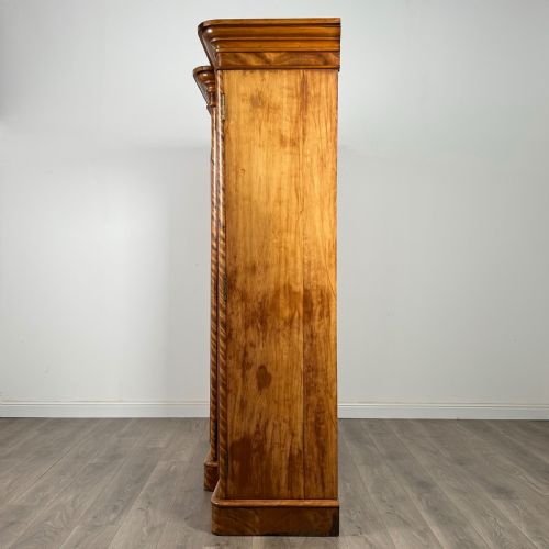 ANTIQUE 19TH CENTURY LARGE WARDROBE OF FINE QUALITY IN SATIN BIRCH - ADDITIONAL PHOTO 4