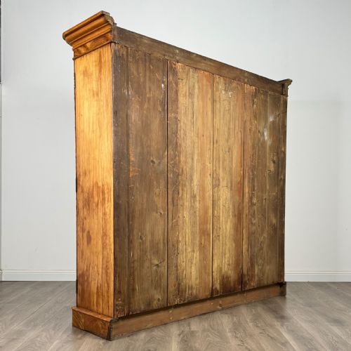 ANTIQUE 19TH CENTURY LARGE WARDROBE OF FINE QUALITY IN SATIN BIRCH - ADDITIONAL PHOTO 5