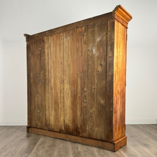 ANTIQUE 19TH CENTURY LARGE WARDROBE OF FINE QUALITY IN SATIN BIRCH - ADDITIONAL PHOTO 7