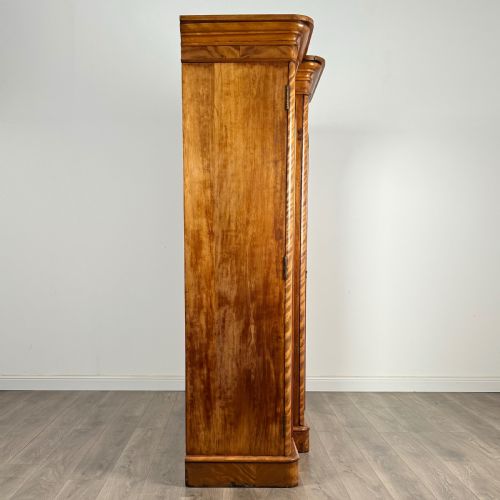 ANTIQUE 19TH CENTURY LARGE WARDROBE OF FINE QUALITY IN SATIN BIRCH - ADDITIONAL PHOTO 8
