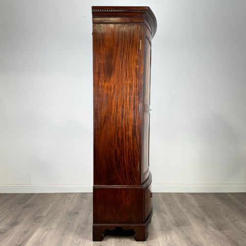 ANTIQUE 18TH CENTURY BOW FRONTED WARDROBE IN MAHOGANY - ADDITIONAL PHOTO 7