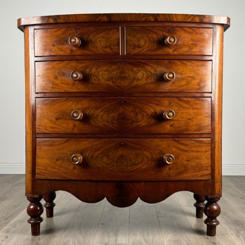antique 19th century bow fronted chest of drawers in mahogany - CATEGORY: ANTIQUE CHEST OF DRAWERS - DATED VICTORIAN