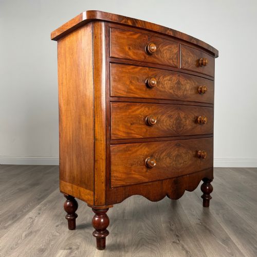 ANTIQUE 19TH CENTURY BOW FRONTED CHEST OF DRAWERS IN MAHOGANY - ADDITIONAL PHOTO 7