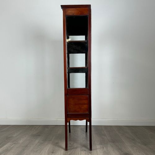 ANTIQUE 20TH CENTURY INLAID DISPLAY CABINET IN MAHOGANY - ADDITIONAL PHOTO 3