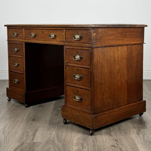 ANTIQUE 19TH CENTURY PEDESTAL DESK IN OAK - ADDITIONAL PHOTO 1