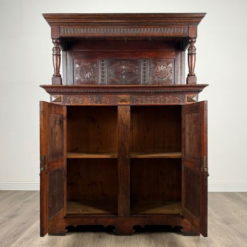 ANTIQUE 20TH CENTURY CARVED OAK CUPBOARD - ADDITIONAL PHOTO 1