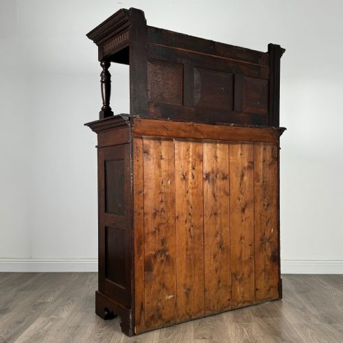 ANTIQUE 20TH CENTURY CARVED OAK CUPBOARD - ADDITIONAL PHOTO 4