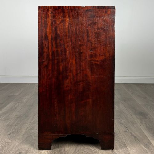 ANTIQUE 18TH CENTURY CHEST OF DRAWERS IN MAHOGANY - ADDITIONAL PHOTO 2