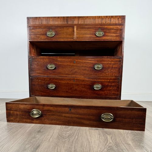 ANTIQUE 18TH CENTURY CHEST OF DRAWERS IN MAHOGANY - ADDITIONAL PHOTO 9