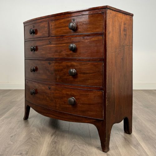 ANTIQUE 18TH CENTURY BOW FRONTED CHEST OF DRAWERS IN MAHOGANY - ADDITIONAL PHOTO 1