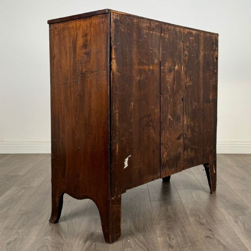 ANTIQUE 18TH CENTURY BOW FRONTED CHEST OF DRAWERS IN MAHOGANY - ADDITIONAL PHOTO 3