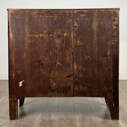 ANTIQUE 18TH CENTURY BOW FRONTED CHEST OF DRAWERS IN MAHOGANY - ADDITIONAL PHOTO 4