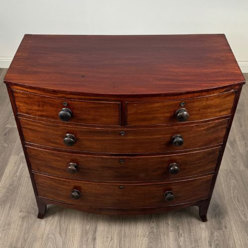 ANTIQUE 18TH CENTURY BOW FRONTED CHEST OF DRAWERS IN MAHOGANY - ADDITIONAL PHOTO 8