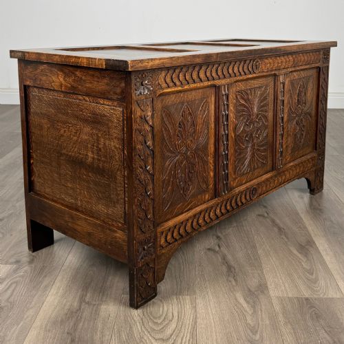 ANTIQUE 20TH CENTURY CARVED BLANKET BOX IN OAK - ADDITIONAL PHOTO 7