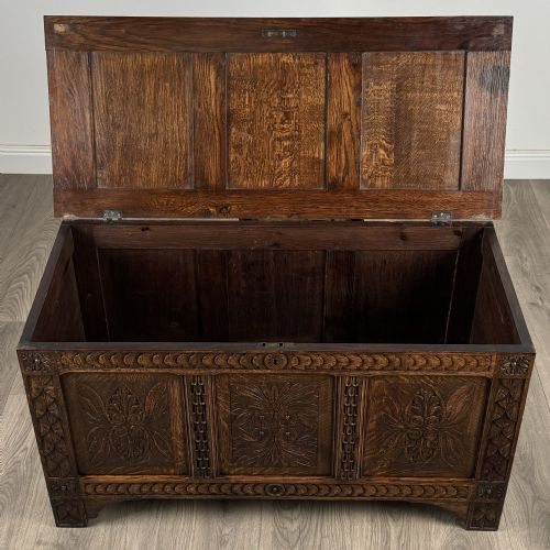 ANTIQUE 20TH CENTURY CARVED BLANKET BOX IN OAK - ADDITIONAL PHOTO 9