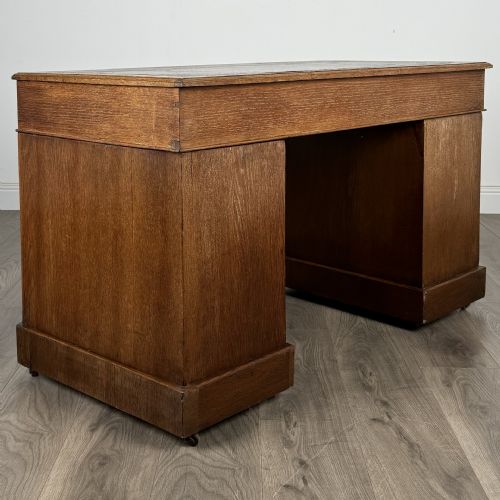 ANTIQUE 19TH CENTURY PEDESTAL DESK IN OAK - ADDITIONAL PHOTO 4