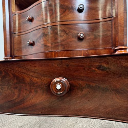 ANTIQUE 19TH CENTURY RARE SERPENTINE CHEST OF DRAWERS IN MAHOGANY - ADDITIONAL PHOTO 8