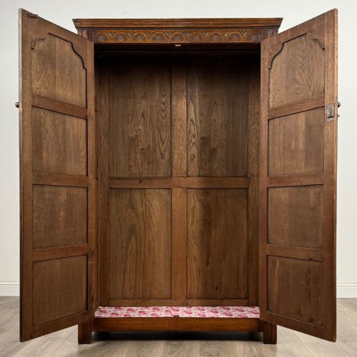 ANTIQUE 20TH CENTURY WARDROBE IN OAK - ADDITIONAL PHOTO 1