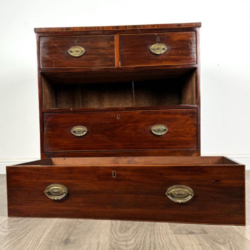 ANTIQUE 18TH CENTURY SMALL CHEST OF DRAWERS IN MAHOGANY - ADDITIONAL PHOTO 9