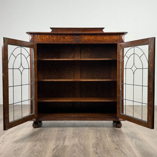 ANTIQUE 20TH CENTURY DISPLAY CABINET IN OAK - ADDITIONAL PHOTO 1