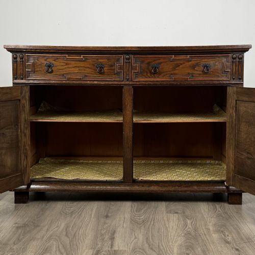 ANTIQUE 20TH CENTURY JACOBEAN STYLE SIDEBOARD IN OAK - ADDITIONAL PHOTO 1