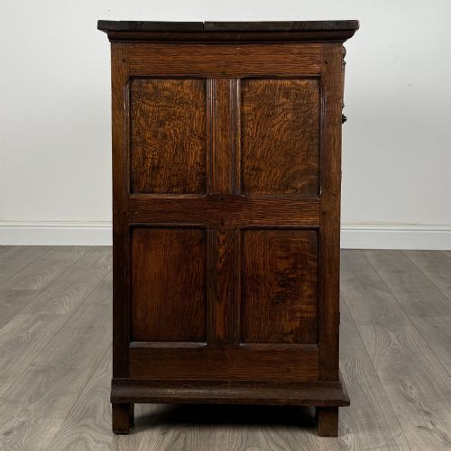 ANTIQUE 20TH CENTURY JACOBEAN STYLE SIDEBOARD IN OAK - ADDITIONAL PHOTO 7