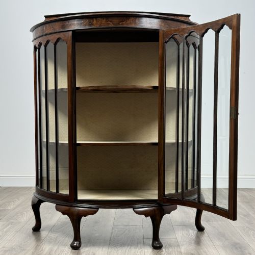 ANTIQUE 20TH CENTURY BOW FRONTED DISPLAY CABINET IN WALNUT - ADDITIONAL PHOTO 1