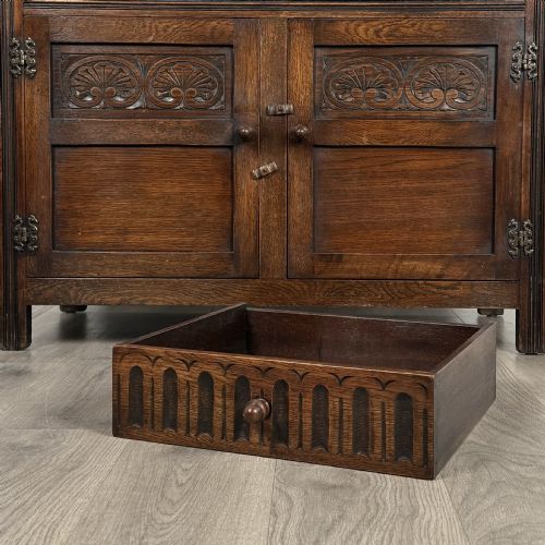 ANTIQUE 20TH CENTURY COURT CUPBOARD IN OAK - ADDITIONAL PHOTO 11