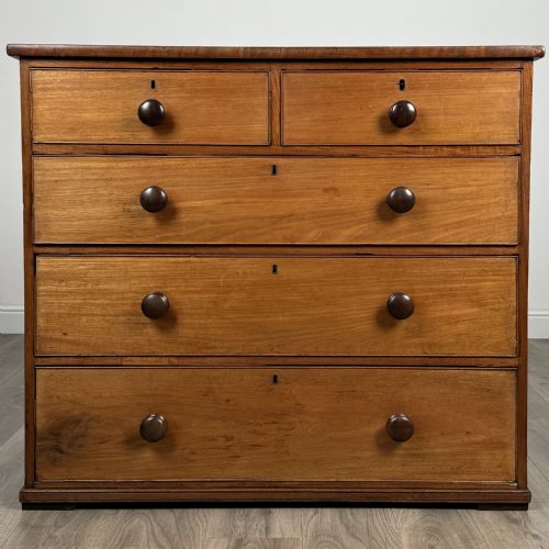 antique 19th century chest of drawers in mahogany - CATEGORY: ANTIQUE CHEST OF DRAWERS - DATED VICTORIAN