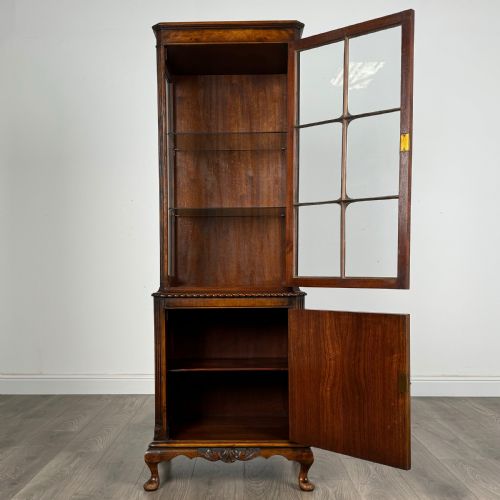ANTIQUE 20TH CENTURY DISPLAY CABINET IN WALNUT - ADDITIONAL PHOTO 1