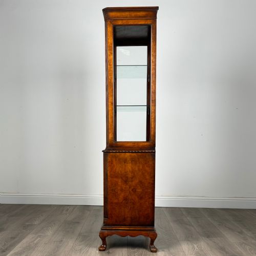 ANTIQUE 20TH CENTURY DISPLAY CABINET IN WALNUT - ADDITIONAL PHOTO 2