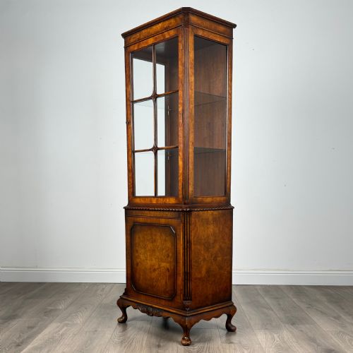 ANTIQUE 20TH CENTURY DISPLAY CABINET IN WALNUT - ADDITIONAL PHOTO 4