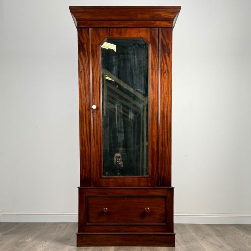antique 19th century wardrobe of small proportion in mahogany - CATEGORY: ANTIQUE CUPBOARDS - DATED VICTORIAN