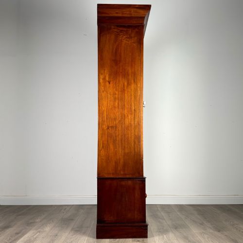 ANTIQUE 19TH CENTURY WARDROBE OF SMALL PROPORTION IN MAHOGANY - ADDITIONAL PHOTO 3