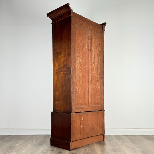 ANTIQUE 19TH CENTURY WARDROBE OF SMALL PROPORTION IN MAHOGANY - ADDITIONAL PHOTO 5