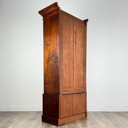ANTIQUE 19TH CENTURY WARDROBE OF SMALL PROPORTION IN MAHOGANY - ADDITIONAL PHOTO 9